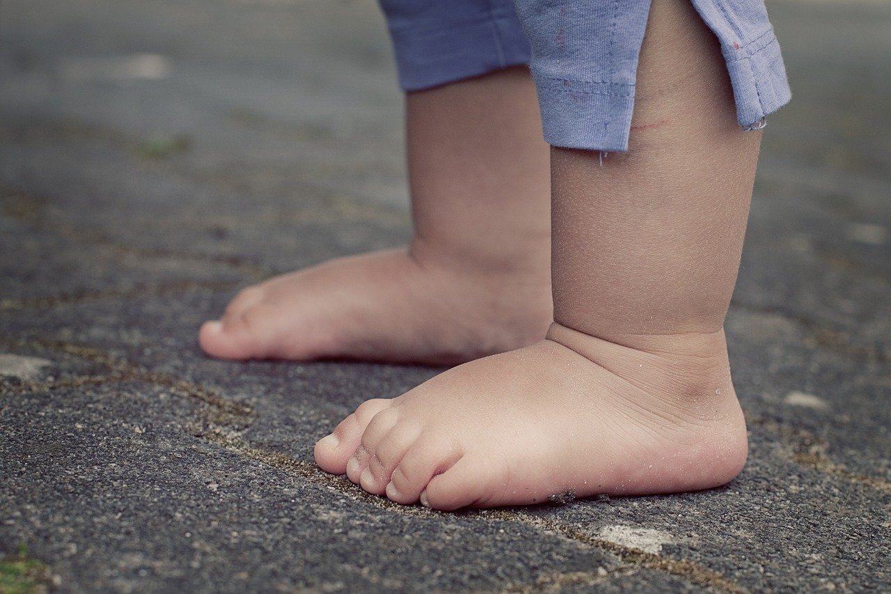 feet, children's feet, baby-619399.jpg